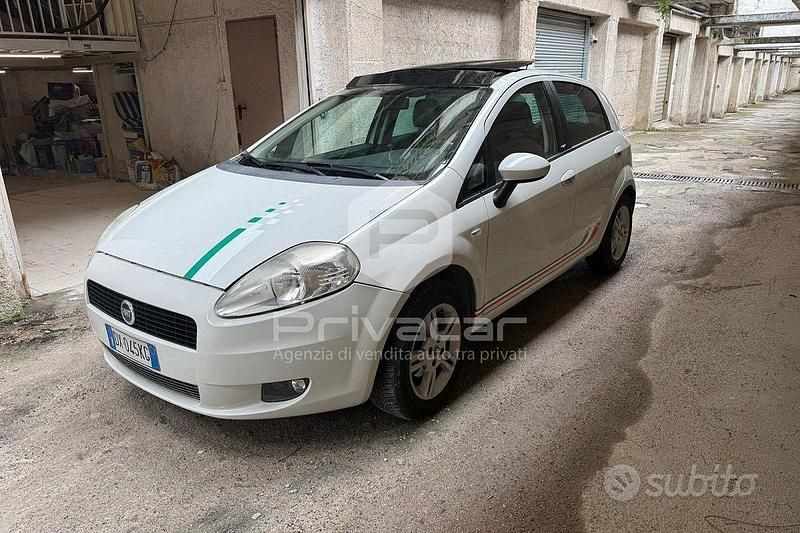Usata Fiat Grande Punto Dynamic 77 CV (56 kW) 2009 Bianco Utilitaria