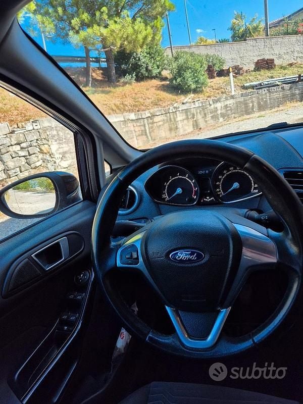 Usata Ford Fiesta Titanium 97 CV (71 kW) 2013 Nero Utilitaria