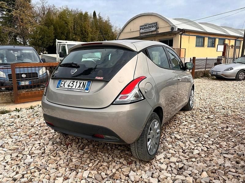 Usata Lancia Ypsilon Silver 69 CV (50 kW) 2011 Grigio Utilitaria