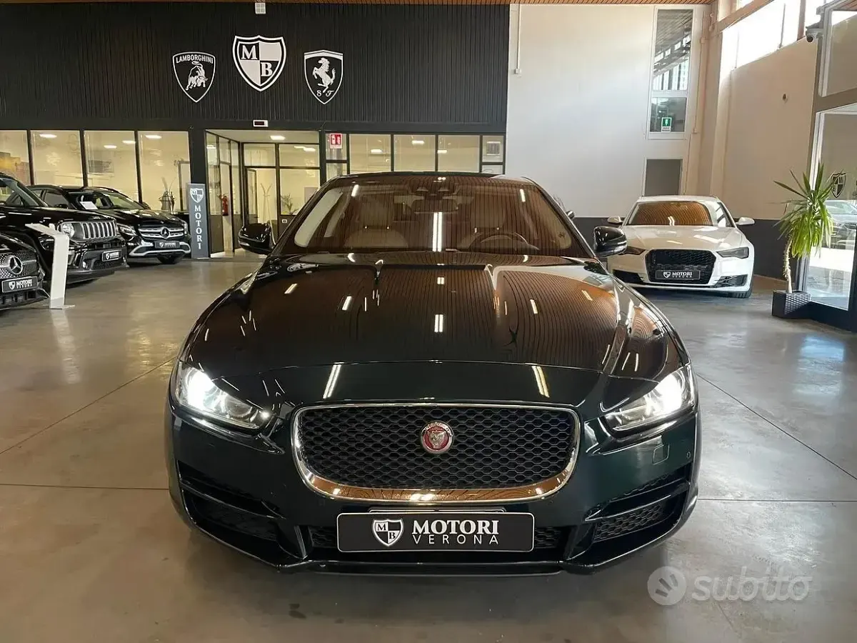 Usata Jaguar XF Prestige 179 CV (131 kW) 2016 Verde Berlina