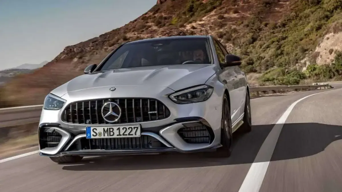 Nuova Mercedes C63S AMG Premium 680 CV (500 kW) 2026 Argento Berlina