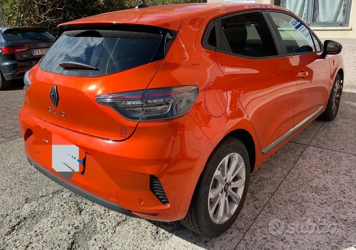 Usata Renault Clio 101 CV (74 kW) 2025 Utilitaria
