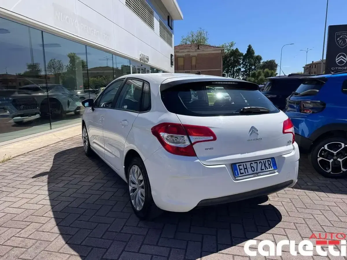 Usado Citroën C4 Attraction 92 HP (67 kW) 2011 Branco Sedan