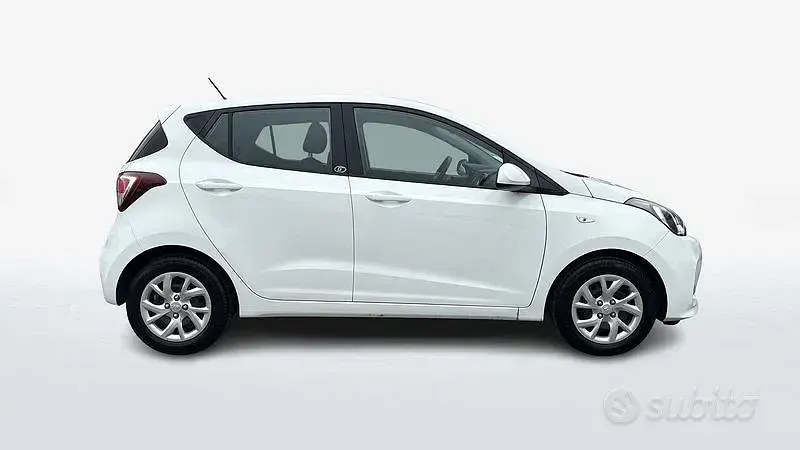 Begagnad Hyundai i10 67 HK (49 kW) 2017 Vit Halvkombi