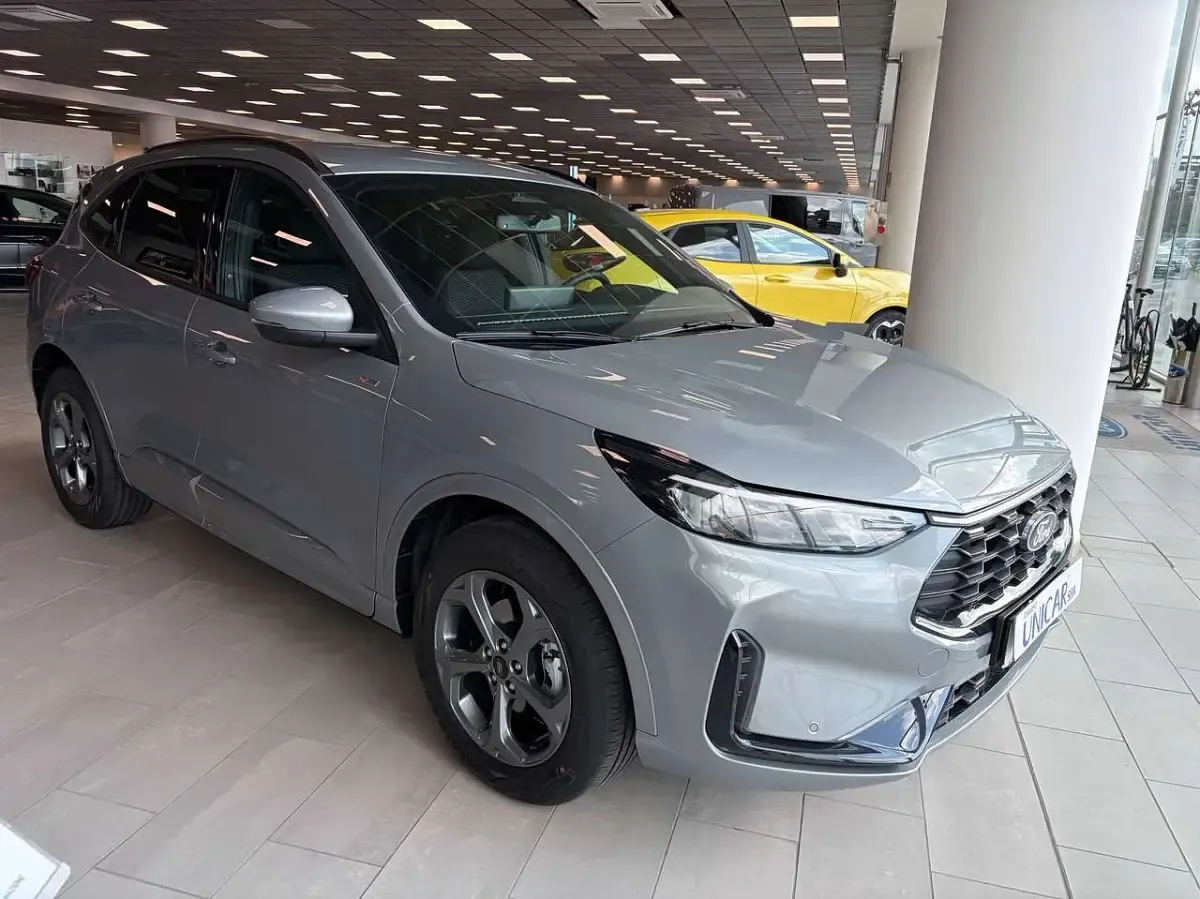 Nuova Ford Kuga ST-Line 186 CV (136 kW) 2026 Solar silver SUV
