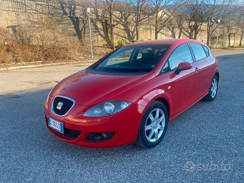 Rosso Usata 2007 Seat Leon Tre volumi | 2800 € (Buon prezzo) - Immagine 1/4