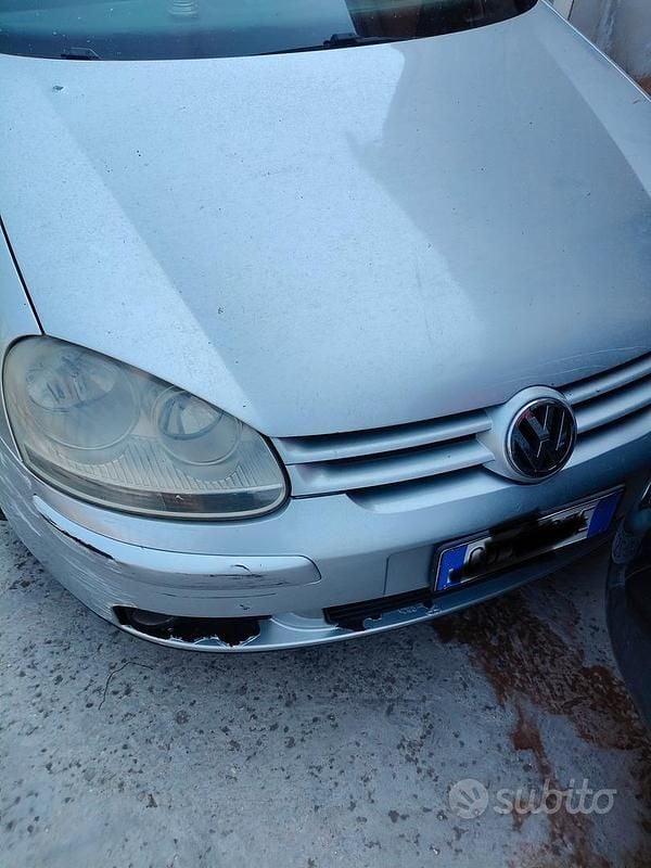 Grigio Usata 2006 VW Golf V Tre volumi | 700 € (Super prezzo) - Immagine 1/4