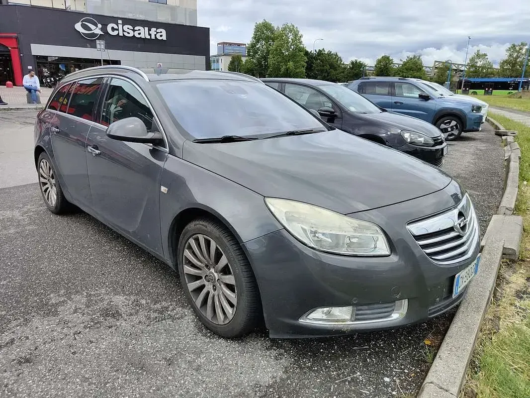 Usata Opel Insignia Cosmo 160 CV (117 kW) 2009 Grigio Station wagon