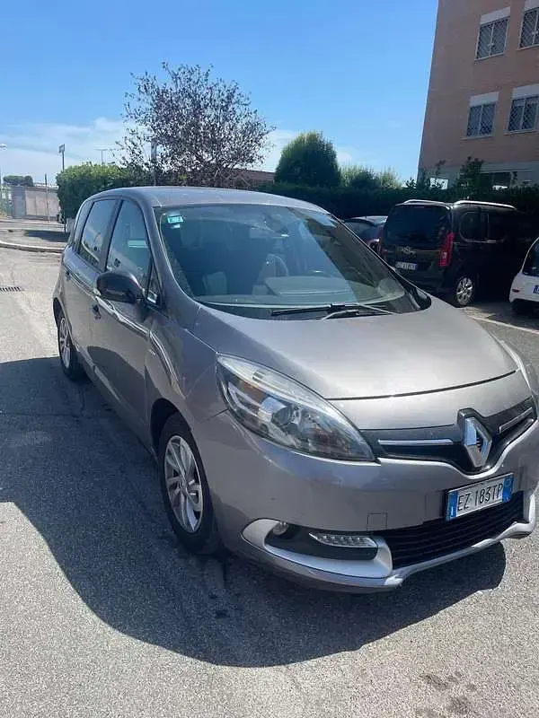 Usata Renault Scénic LIMITED 110 CV (80 kW) 2015 Monovolume