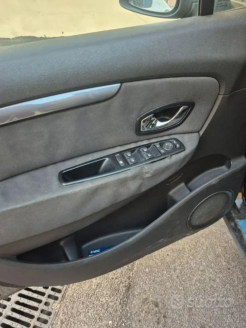 Usata Renault Scenic E-Tech XMOD 110 CV (80 kW) 2015 Nero Monovolume
