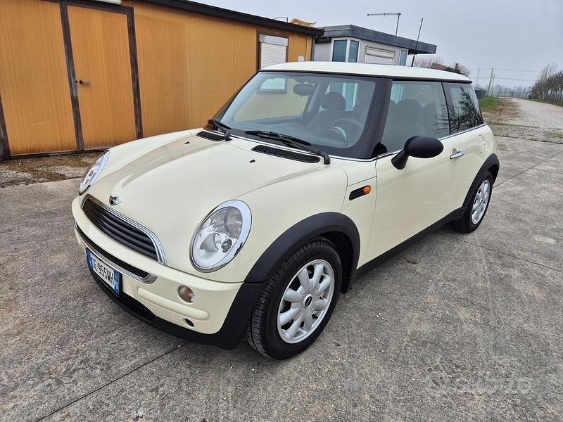 Begagnad Mini ONE 90 HK (66 kW) 2003 Gul Halvkombi