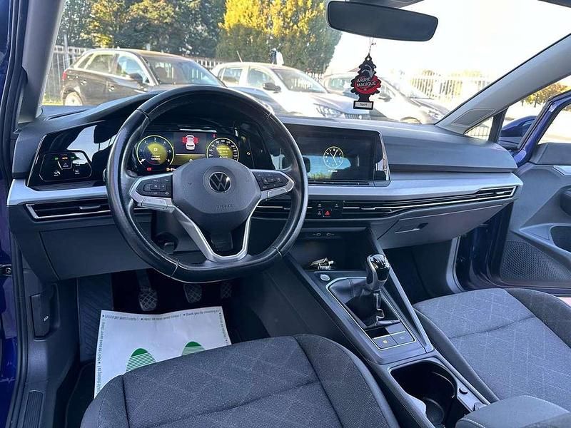 Usata VW Golf VIII Life 116 CV (85 kW) 2020 Blu/azzurro Berlina