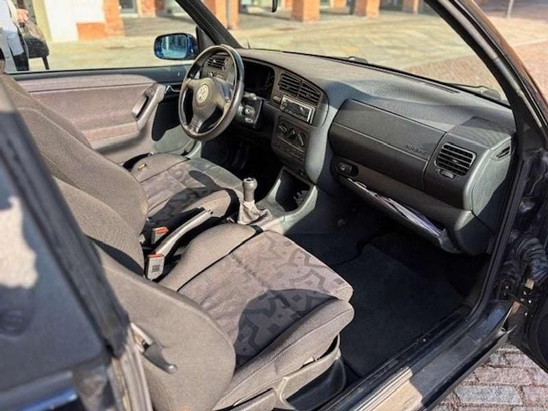 Usata VW Golf Cabriolet Trendline 101 CV (74 kW) 1998 Blu/azzurro Cabrio