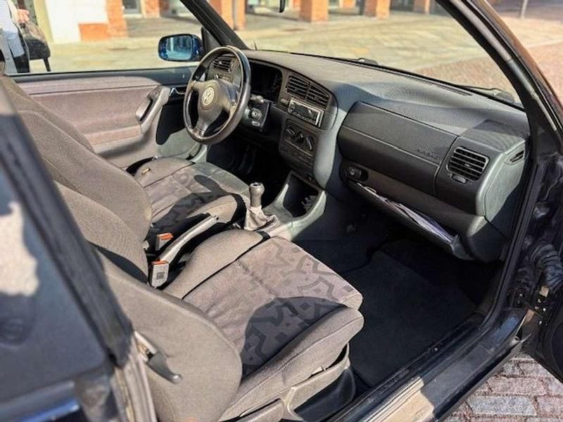 Usata VW Golf Cabriolet Trendline 101 CV (74 kW) 1998 Blu/azzurro Cabrio