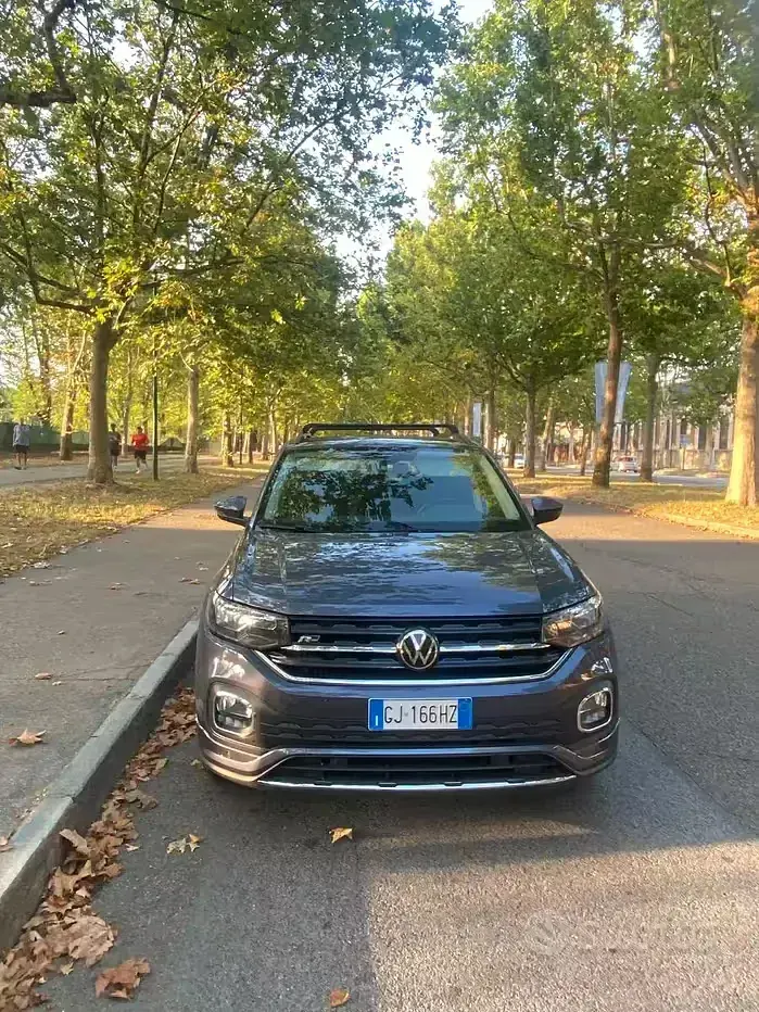 Usata VW T-Cross R-line 95 CV (69 kW) 2022 Grigio SUV