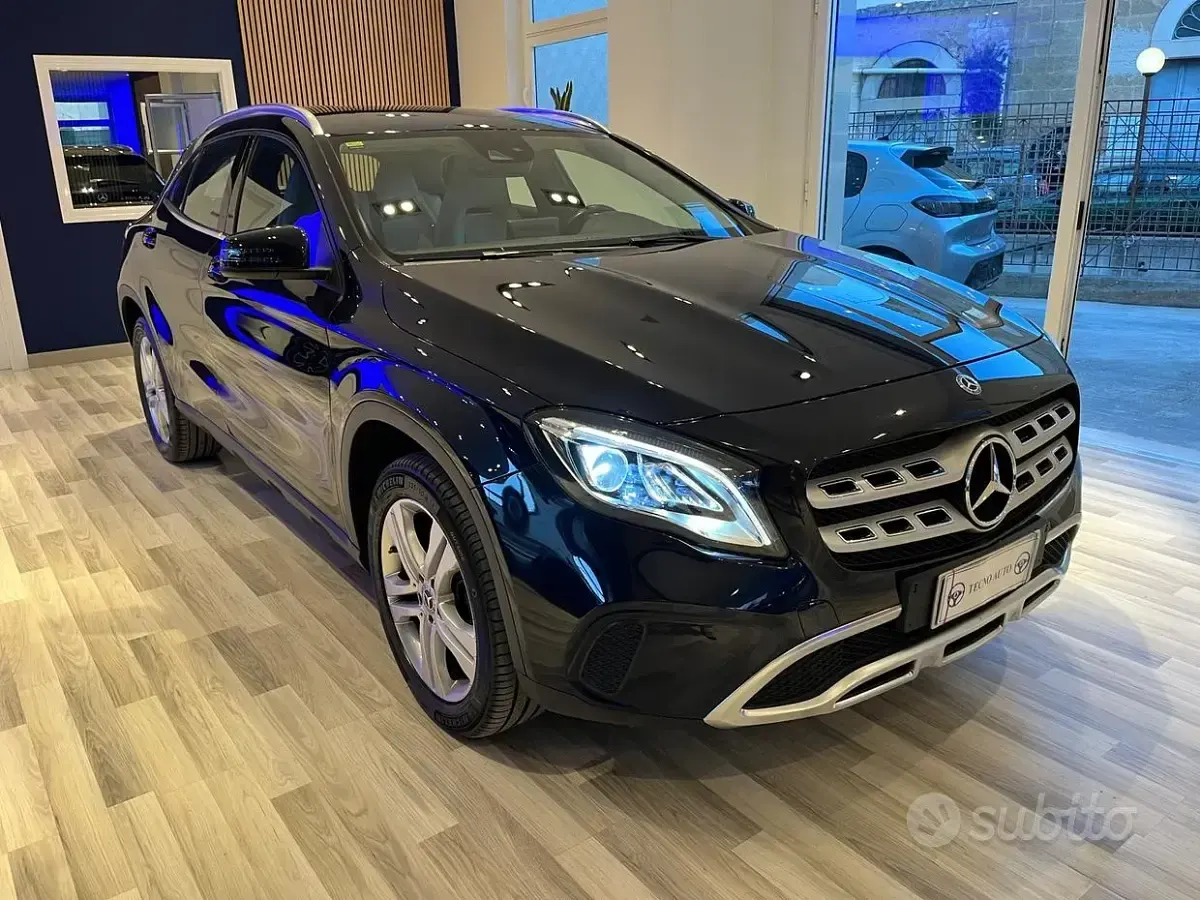 Usata Mercedes GLA200 136 CV (100 kW) 2018 Blu SUV