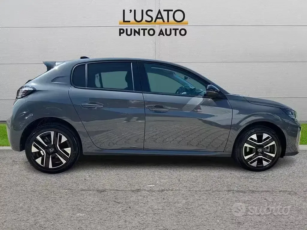 Usata Peugeot 208 Allure 101 CV (74 kW) 2025 Grigio Utilitaria
