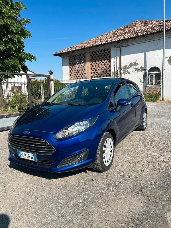 Usata Ford Fiesta 75 CV (55 kW) 2016 Blu Utilitaria