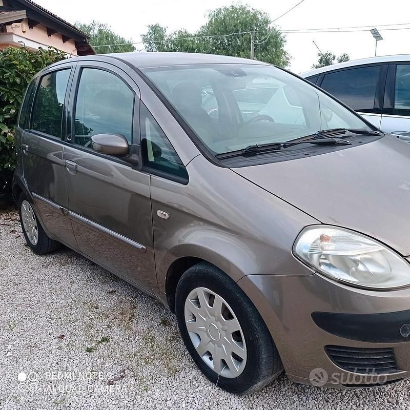 Usata Lancia Musa 89 CV (65 kW) 2006 Giallo Monovolume