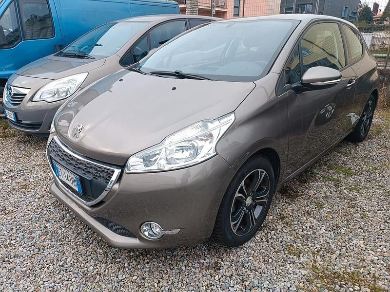 Usata Peugeot 208 Allure 82 CV (60 kW) 2013 Grigio Utilitaria