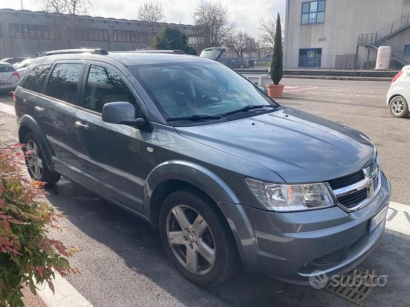 Usata Dodge Journey 140 CV (102 kW) 2009 Grigio SUV