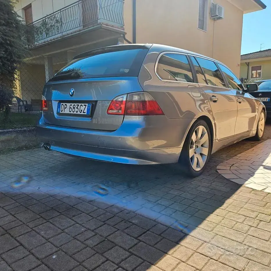 Usata BMW 530 Efficient Dynamics 231 CV (169 kW) 2005 Station wagon