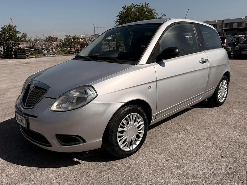 Usata Lancia Ypsilon 75 CV (55 kW) 2008 Grigio Utilitaria