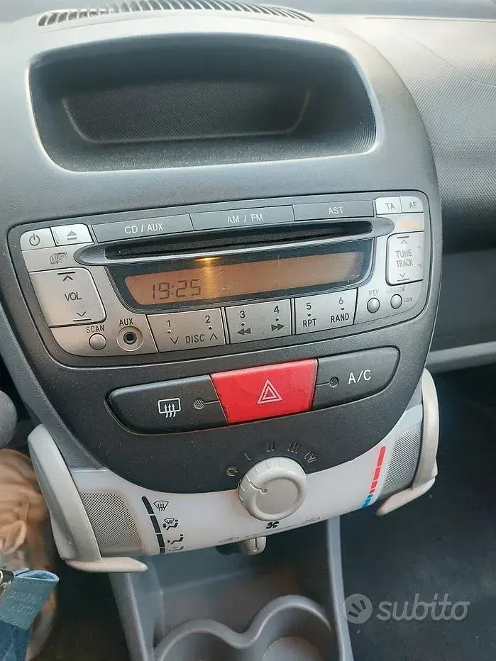 Usata Peugeot 107 68 CV (50 kW) 2008 Grigio Utilitaria