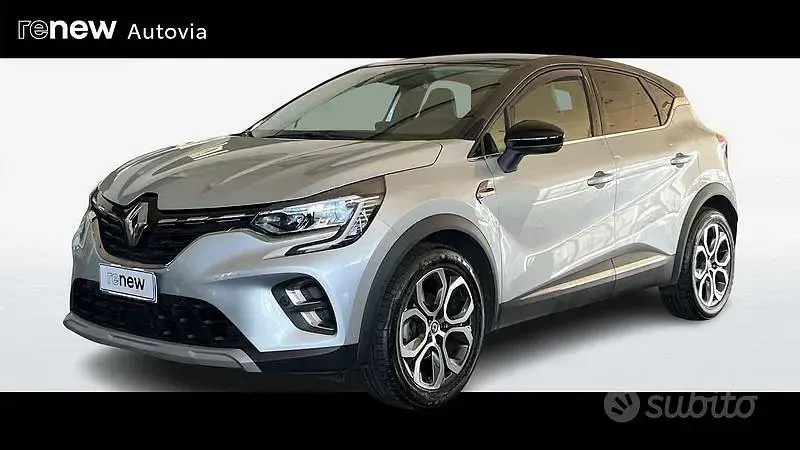 Usata Renault Captur Techno 100 CV (73 kW) 2023 Grigio SUV