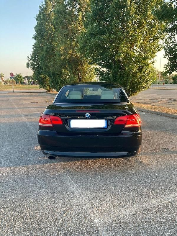 Usata BMW 320 Cabriolet 177 CV (130 kW) 2010 Nero Cabrio