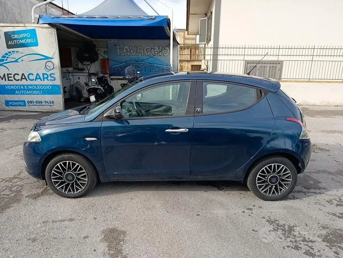 Usata Lancia Ypsilon Gold 95 CV (69 kW) 2015 Blu Utilitaria