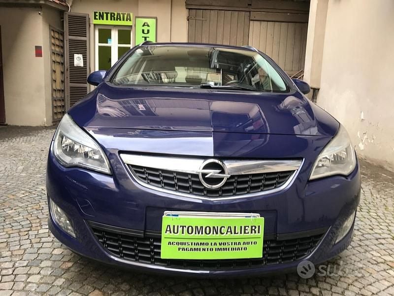 Usata Opel Astra 125 CV (91 kW) 2011 Blu Berlina