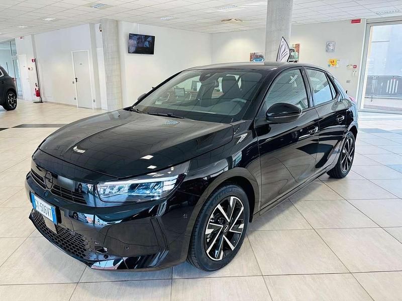 Karbon black Nuova 2025 Opel Corsa Tre volumi | 16.950 € (Buon prezzo) - Immagine 1/4