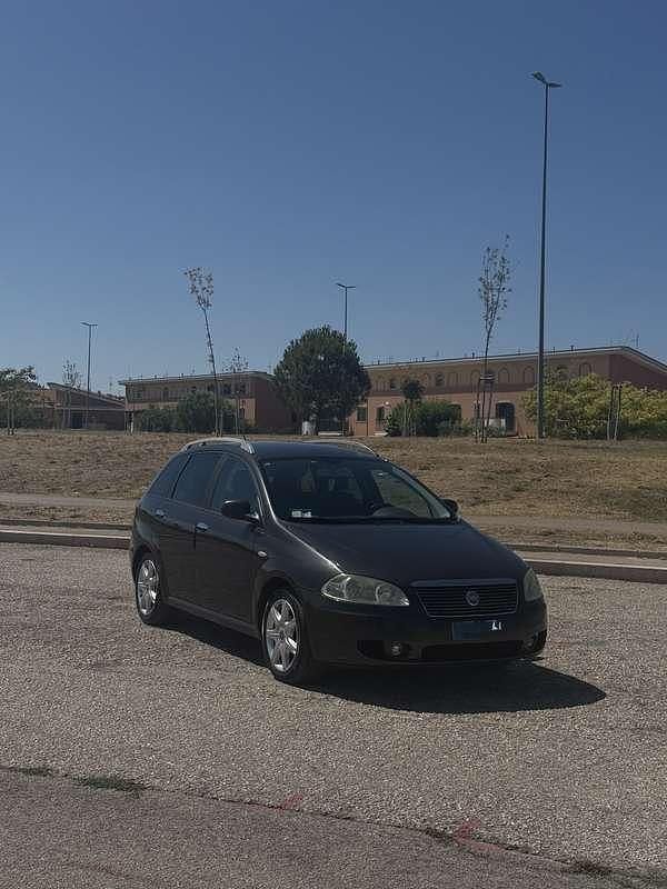 Nero Usata 2005 Fiat Croma Tre volumi | 2890 € (Molto cara) - Immagine 1/4
