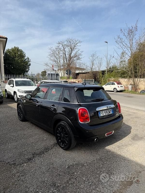 Usata Mini Cooper D Seven 116 CV (85 kW) 2017 Nero Utilitaria