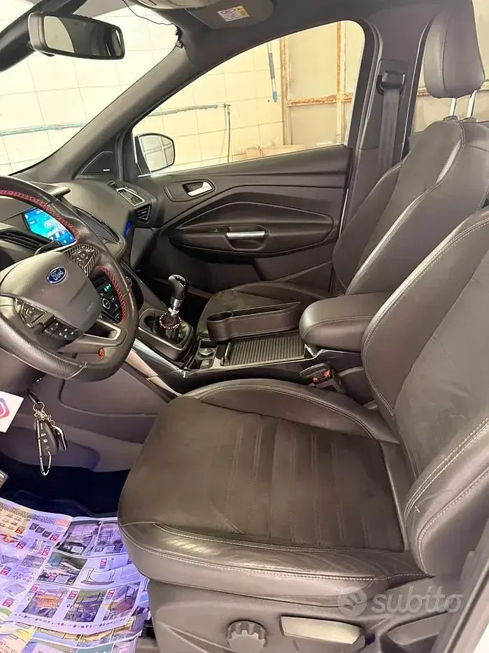Usata Ford Kuga ST-Line 120 CV (88 kW) 2017 Bianco SUV