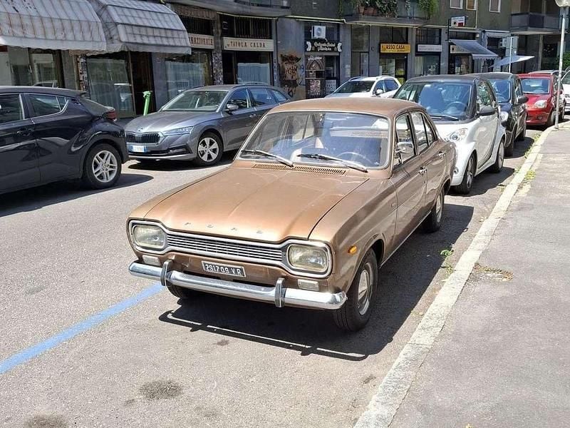 Oro Usata 1971 Ford Escort Tre volumi | 5500 € - Immagine 1/4