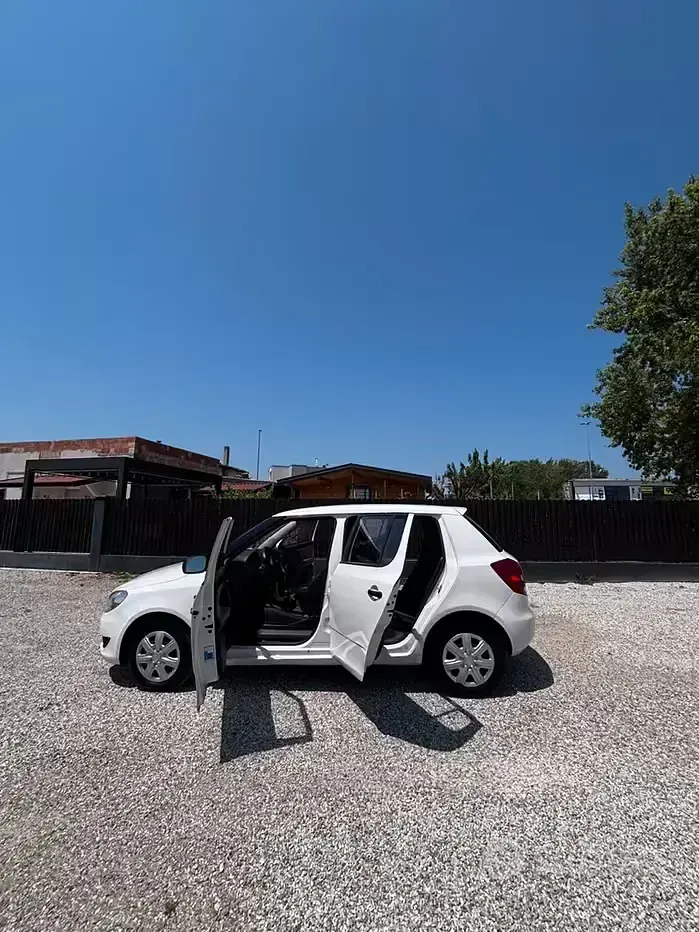 Usata Skoda Fabia 60 CV (44 kW) 2012 Bianco Berlina