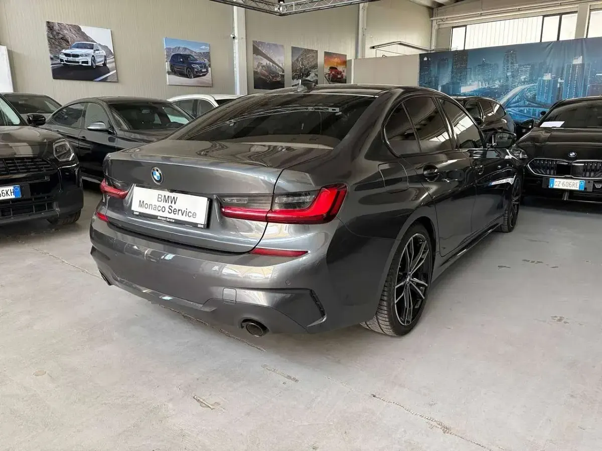 Begagnad BMW 318 M Sport 150 HK (110 kW) 2022 Grå Sedan