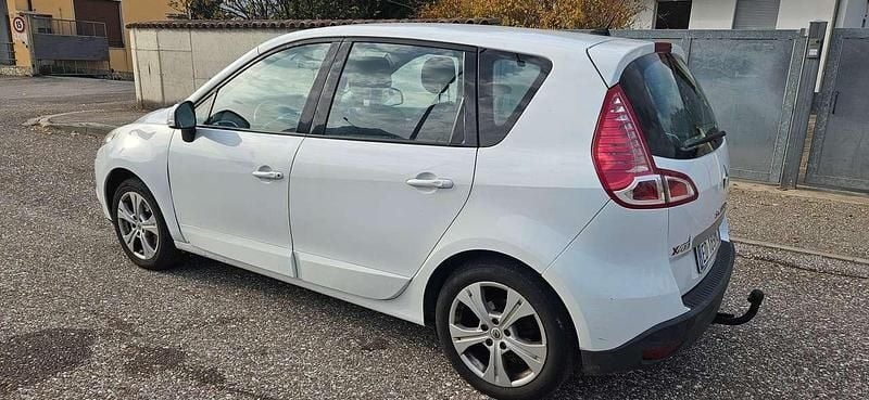 Usata Renault Scénic III Dynamique 110 CV (80 kW) 2010 Bianco Monovolume