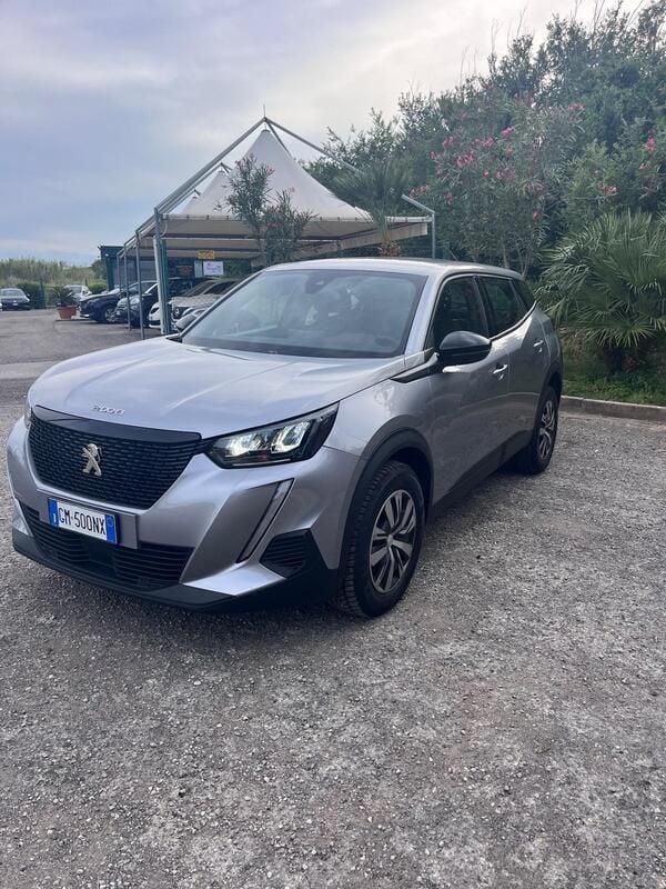 Usata Peugeot 2008 Active 101 CV (74 kW) 2023 Argento SUV