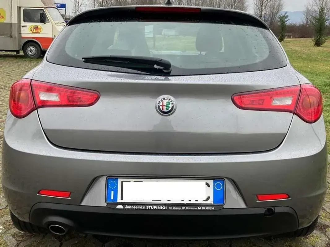 Usata Alfa Romeo Giulietta Super 120 CV (88 kW) 2016 Grigio Utilitaria