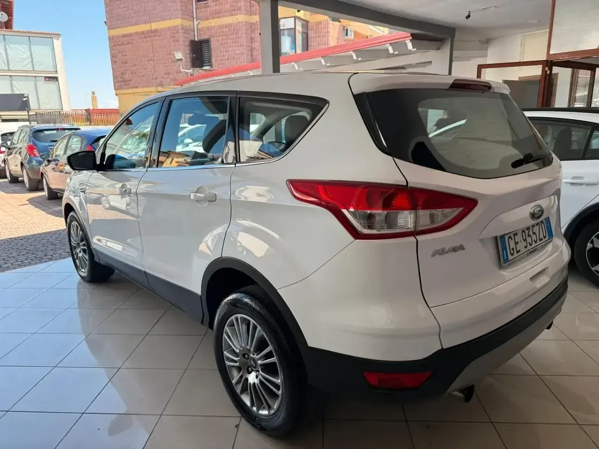 Usata Ford Kuga 140 CV (102 kW) 2014 Bianco SUV