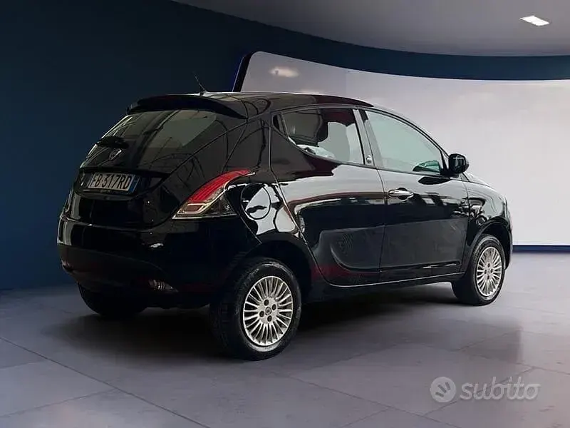 Usata Lancia Ypsilon 85 CV (62 kW) 2015 Nero Utilitaria