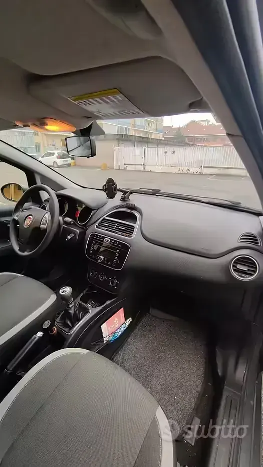 Usata Fiat Grande Punto 77 CV (56 kW) 2012 Grigio Utilitaria