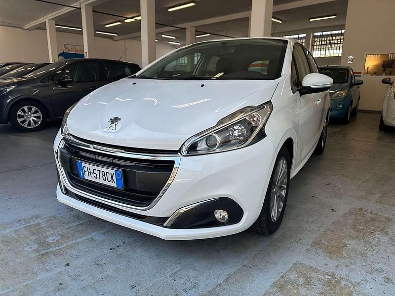 Bianco Usata 2017 Peugeot 208 Allure Due volumi | 8350 € (Buon prezzo) - Immagine 1/4
