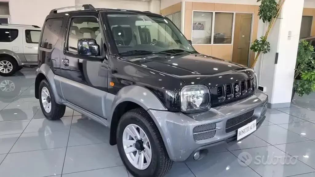 Usata Suzuki Jimny 84 CV (61 kW) 2012 Nero SUV