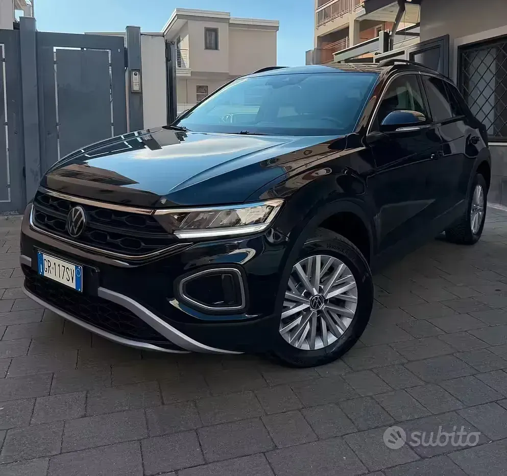 Usata VW T-Roc Life 150 CV (110 kW) 2023 Nero SUV