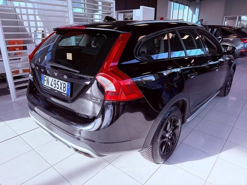Usata Volvo V60 CC Business Edition 150 CV (110 kW) 2018 Nero Station wagon