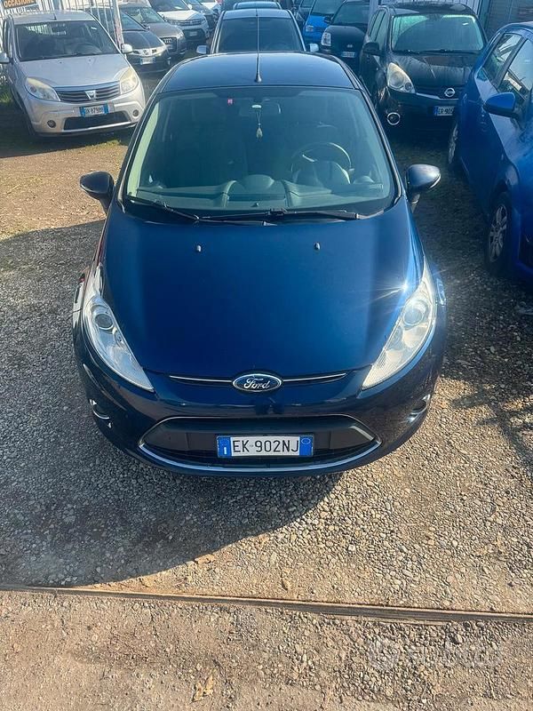 Usata Ford Fiesta 96 CV (70 kW) 2012 Blu Utilitaria